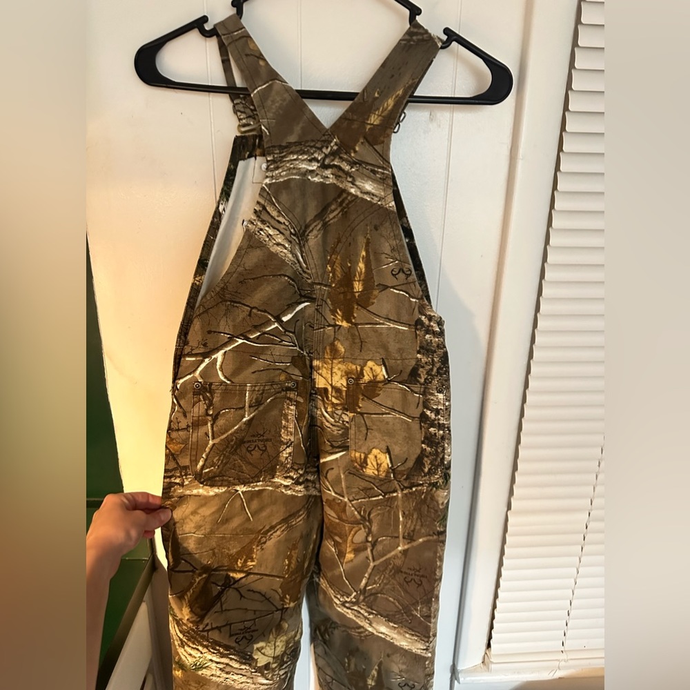 Kids Carhartt camo bib overalls, size 7